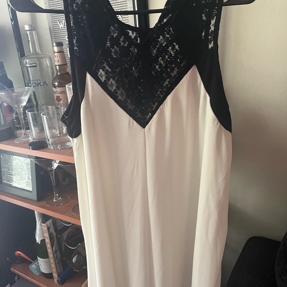 Francesca’s Dress - Picture 2 of 2